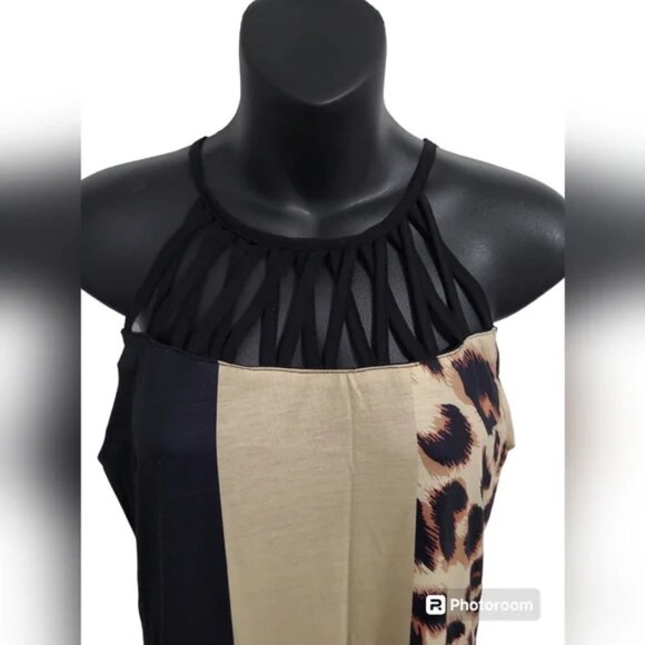 Elaborate neckline dress - Picture 3 of 3